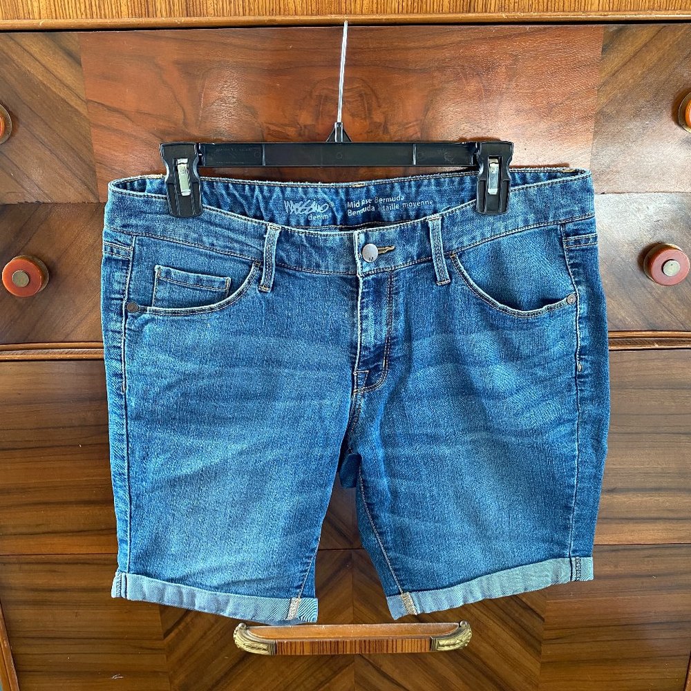 Cute Mossimo Mid Rise Bermuda denim shorts